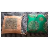 U - LOT OF TWO ACCENT PILLOWS (B17)