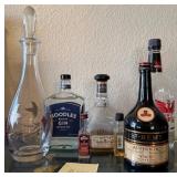 U - DECANTER & SIX BOTTLES (A121)