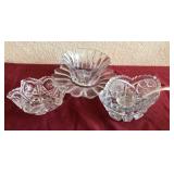 U - MIXED LOT OF COLLECTIBLE GLASSWARE (L44)