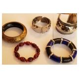 U - LOT OF BANGLE BRACELETS (J103)