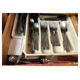 U - FLATWARE SET WITH TRAY