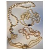 U - MIXED LOT OF PEARL JEWELRY (31)