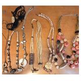 U - MIXED LOT OF COSTUME JEWELRY (33)