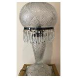 K - VINTAGE COLLECTIBLE TABLE LAMP