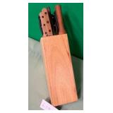 J1 - KITCHEN KNIVES WITH BLOCK (L131)