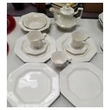 11 - NIKKO CLASSIC COLLECTION DISHWARE (G64)