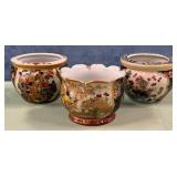 11 - LOT OF THREE CERAMIC PLANTER POTS (P122)