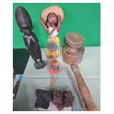11 - MIXED LOT OF COLLECTIBLES (L62)