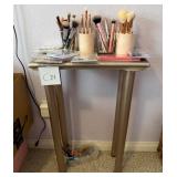 M - SMALL TABLE WITH COSMETIC BRUSHES / SUPPLIES