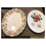 M - TWO VINTAGE COLLECTIBLE PLATTERS (K39)