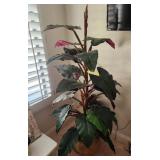 L - PLANTER POT WITH FAUX PLANT 55'T (B26)