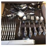 L - ONEIDA FLATWARE SET (E9)