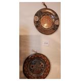 V - TWO PIECES DECORATIVE COLLECTIBLE PLATES (D10)