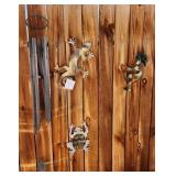 V - WIND CHIMES & THREE PIECES WALL DECOR FIGURES