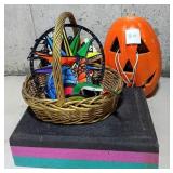 V - MIXED LOT OF HOLIDAY DECORATIONS (G16)
