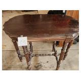 V - ANTIQUE ENTRY / CONSOLE TABLE (C12)