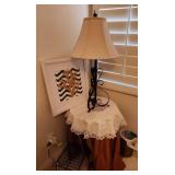 V - TABLE LAMP, DECOR TABLE, FRAMED ART (F14)