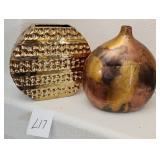V - LOT OF TWO DECOR VASES (L17)