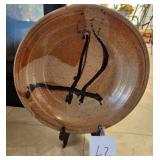V - COLLECTIBLE DECOR PLATE WITH STAND (L2)