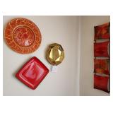 V - FOUR PIECES OF WALL DECOR (L5)