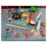 444 - MIXED LOT OF VINTAGE TOYS (E88)