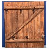 357 - RUSTIC-STYLE HAT/COAT RACK 27X23' (W304)