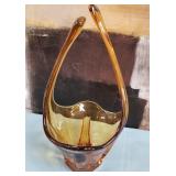 444 - VINTAGE AMBER ART GLASS BASKET VASE (E12)