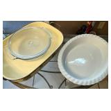 431 - LOT OF THREE BAKING DISHES (A62)