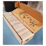 444 - LOT OF COLLECTIBLE FOOTBALL CARDS (E105)