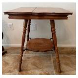 15 - ANTIQUE WOODEN ACCENT TABLE