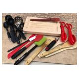 431 - MIXED LOT OF KITCHEN UTENSILS (A26)