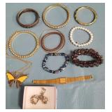 444 - MIXED LOT OF COSTUME JEWELRY (E49)