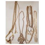 F - MIXED LOT OF COSTUME JEWELRY NECKLACES (L101)