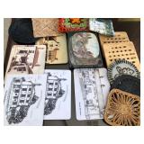 F - MIXED LOT OF HOT PADS/ TRIVETS (A81)