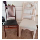 F - LOT OF TWO VINTAGE CHAIRS (Z30)