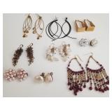 F - LOT OF COSTUME JEWELRY EARRINGS (L105)