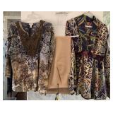 F - MIXED LOT OF WOMEN'S CLOTHING VAR SIZES (M64)