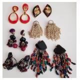 F - SIX PAIR OF COSTUME JEWELRY EARRINGS (L113)