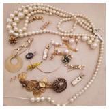 F - MIXED LOT OF COSTUME JEWELRY (L121)