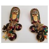 F - PAIR OF COSTUME JEWELRY EARRINGS (L107)