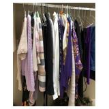 F - MIXED LOT OF WOMEN'S CLOTHING (M90)