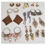 F - LOT OF COSTUME JEWELRY EARRINGS (L104)