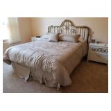 F - KING BED, MATTRESS, NIGHTSTANDS, BEDDING (Z1)