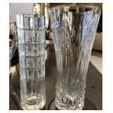 F - LOT OF TWO GLASS VASES (A66)