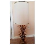 F - HOLLYWOOD REGENCY WHEAT SHEATH TABLE LAMP (Z25