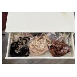 F - WOMEN'S BRAS SIZES 38D/ 40D (L44)