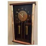F - VINTAGE COMMODORE QUARTZ WALL CLOCK (HA4)