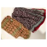 431 - LOT OF TWO SCARVES (A10)
