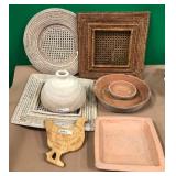 43 - MIXED LOT OF HOME DECOR ITEMS (P56)