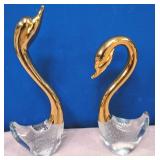 14 - BUBBLE ART GLASS SWANS (B47)